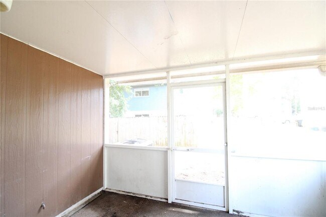 Building Photo - 3933 SW 26th Dr