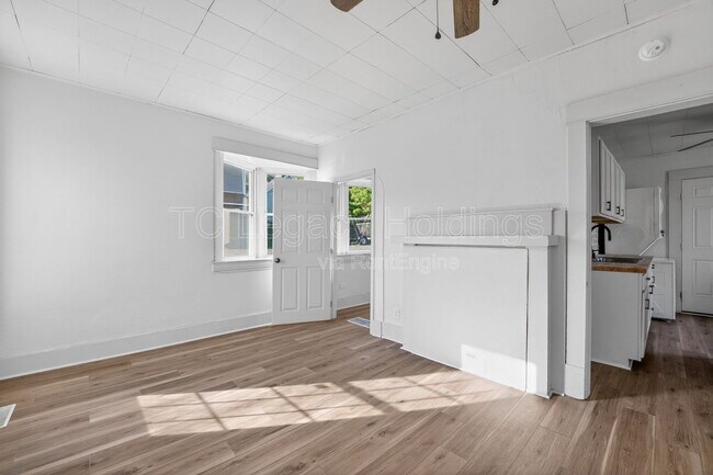 Building Photo - 139 Martin St