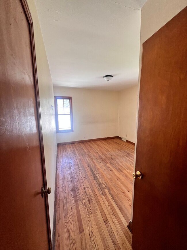 Building Photo - 5864 N 42nd St