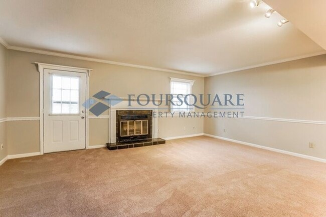 Building Photo - Spacious Townhome with Wood-Burning Fireplace, Large Deck & Storage Room , Convenient North Ridge...