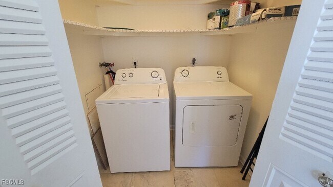 Building Photo - 7035 Cedarhurst Dr