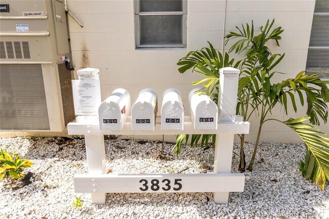 Building Photo - 3835 Almeria Ave