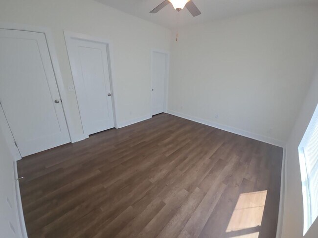 Building Photo - 2143/45 S Thatcher Cir