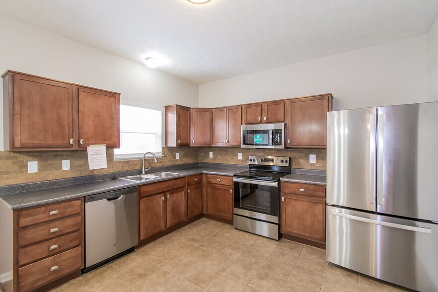 Building Photo - 7529 Pipestone Dr