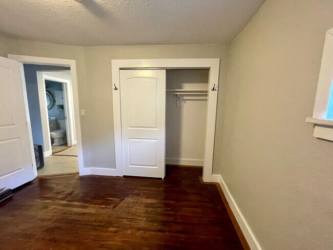 Building Photo - Adorable 2 bed 1 bath home in the heart of Fort Collins