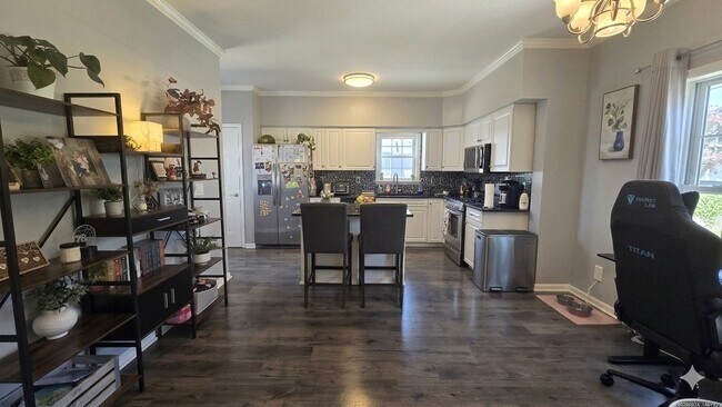 Building Photo - Welcome to this 3 bedroom 3 Bull Bathroom home with a Basement