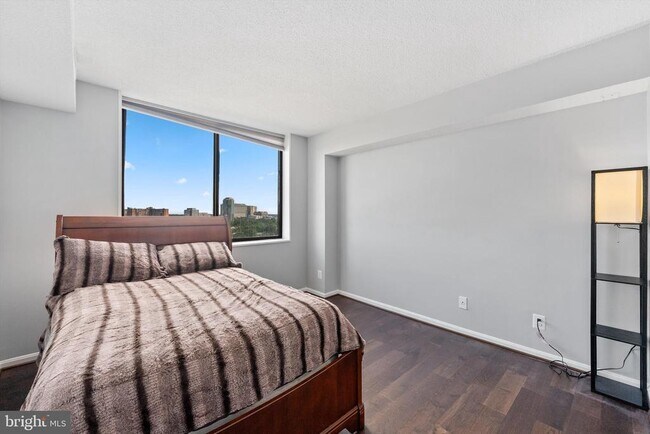 Building Photo - 3713 S George Mason Dr