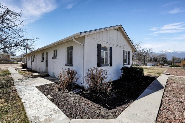 Building Photo - 1201 Janes Ln