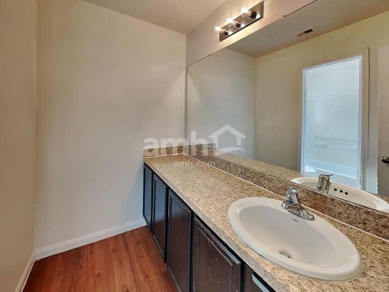 Building Photo - 911 Redcrest Springs Ct