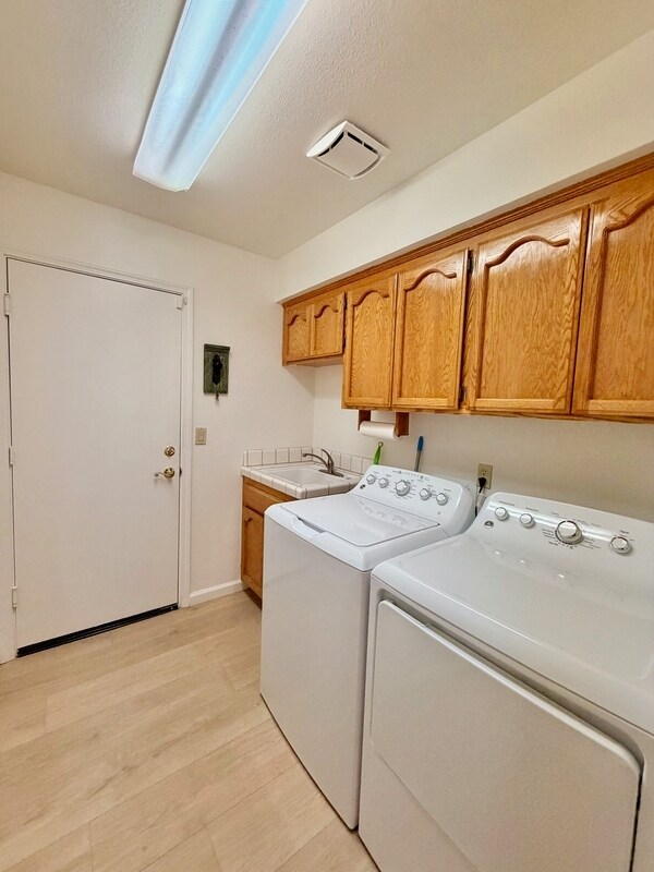 Building Photo - 5663 Montclair Cir