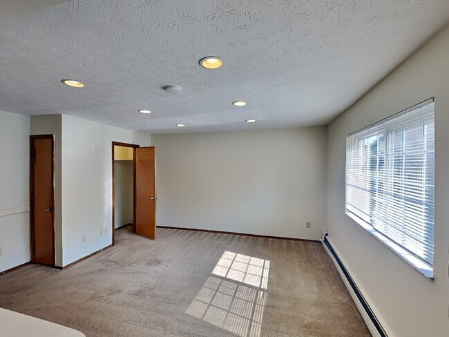 Building Photo - 49 E 14th Ave