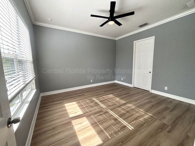 Building Photo - 984 Maypole Dr