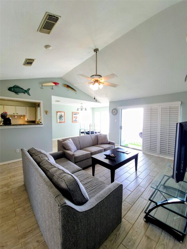 Building Photo - 500 Tiki Dr