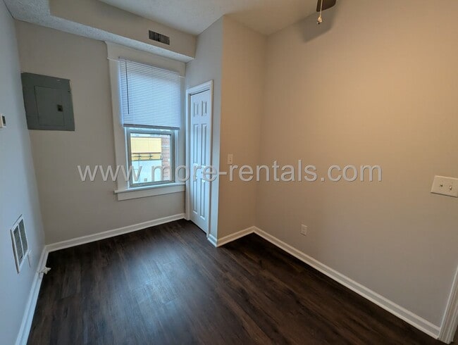 Building Photo - 1090 Parsons Ave