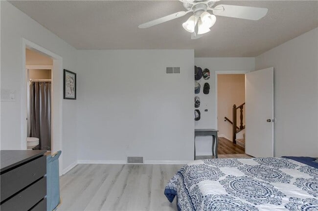Building Photo - {8615} Remodeled w/ Updated Kitchen + New ...