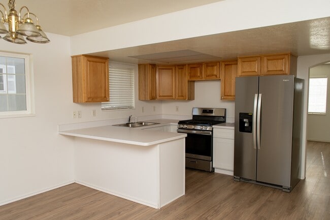 Building Photo - 73 Hampton Pl