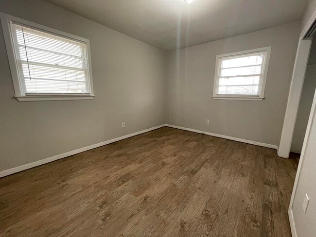 Building Photo - 1907 70th St