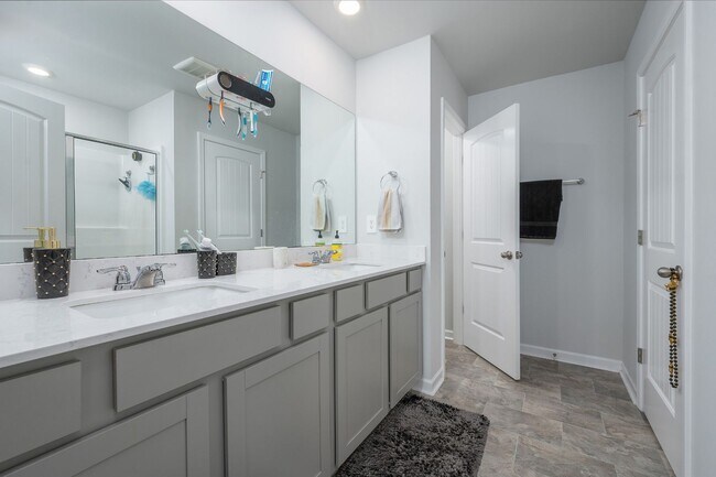Building Photo - 447 Augustine Dr