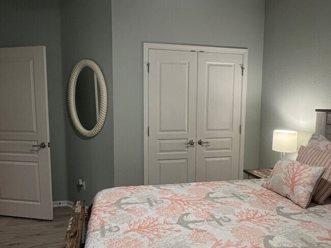 Building Photo - Lovely Furnished Home in The Haven