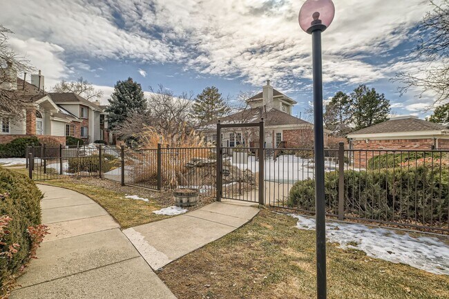 Building Photo - Beautiful 2 bed 1 bath Condo in Aurora