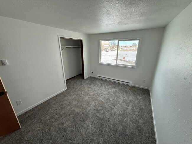 Building Photo - 413 Kings Ct