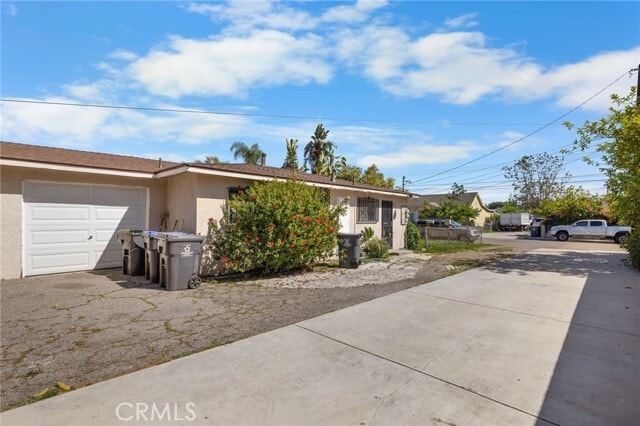 Building Photo - 207 Flora St