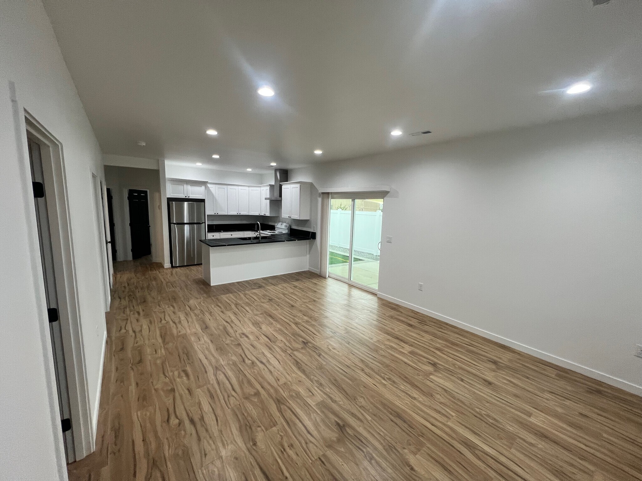 Living room / Kitchen - 119 Grant Dr