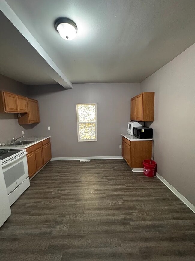 Building Photo - 511 Crouse St