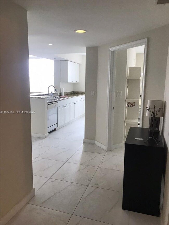 Building Photo - 19501 W Country Club Dr