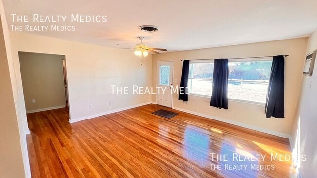 Building Photo - 2271 Northland Rd