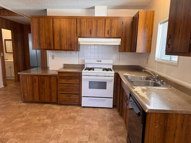 Building Photo - 715 Massachusetts Ave