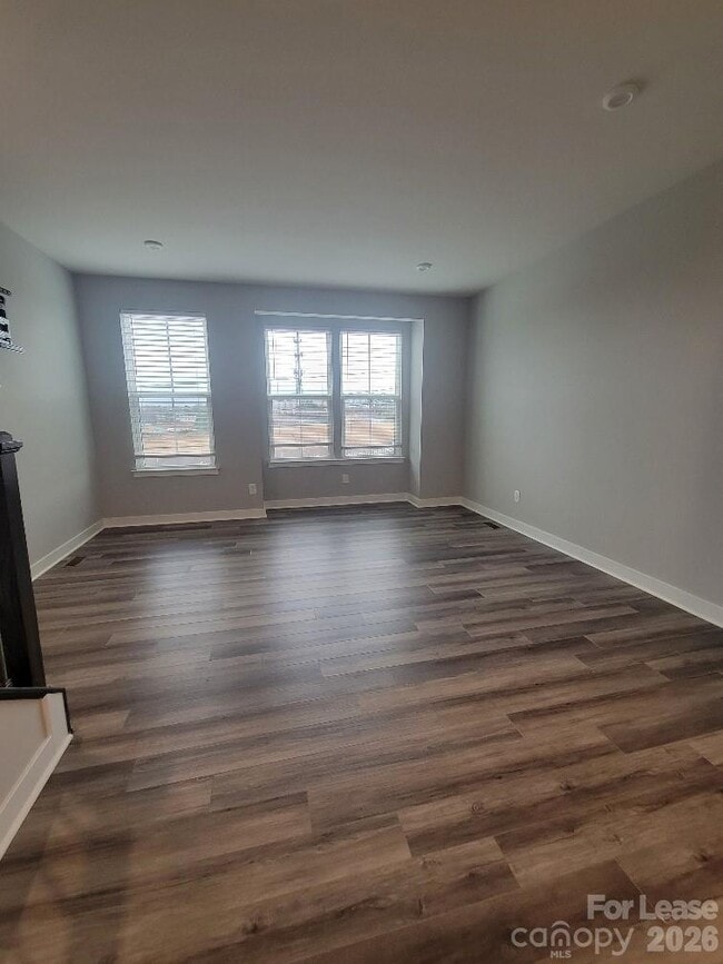 Building Photo - 3633 S Tryon St