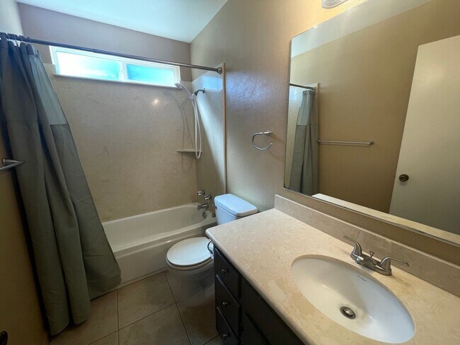 Building Photo - 3233 Nightingale Dr