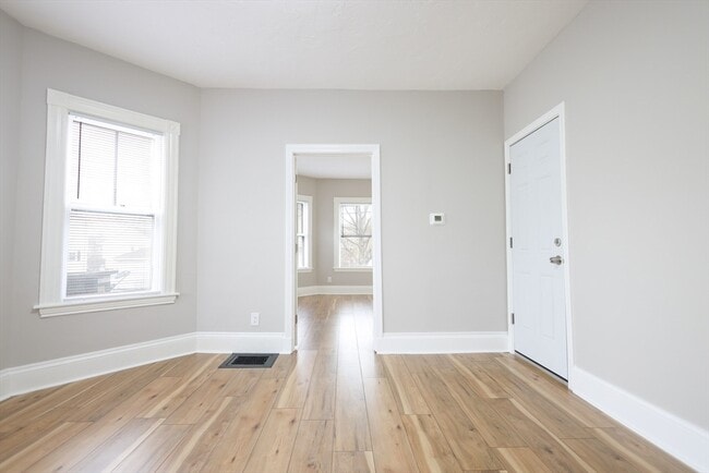 Building Photo - 31 Graham St