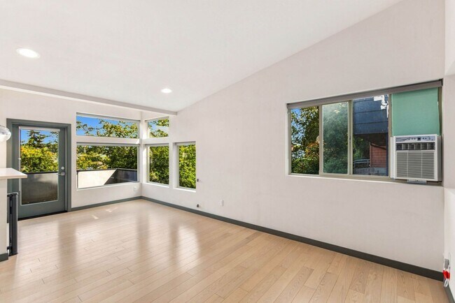 Building Photo - 1540 Sturgus Ave S