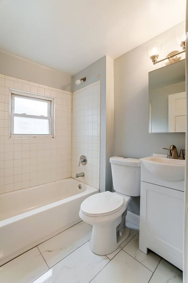 Building Photo - Great 2 Bedroom in Madisonville!