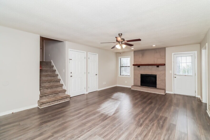 Building Photo - 3055 Sumit Wood Dr NW