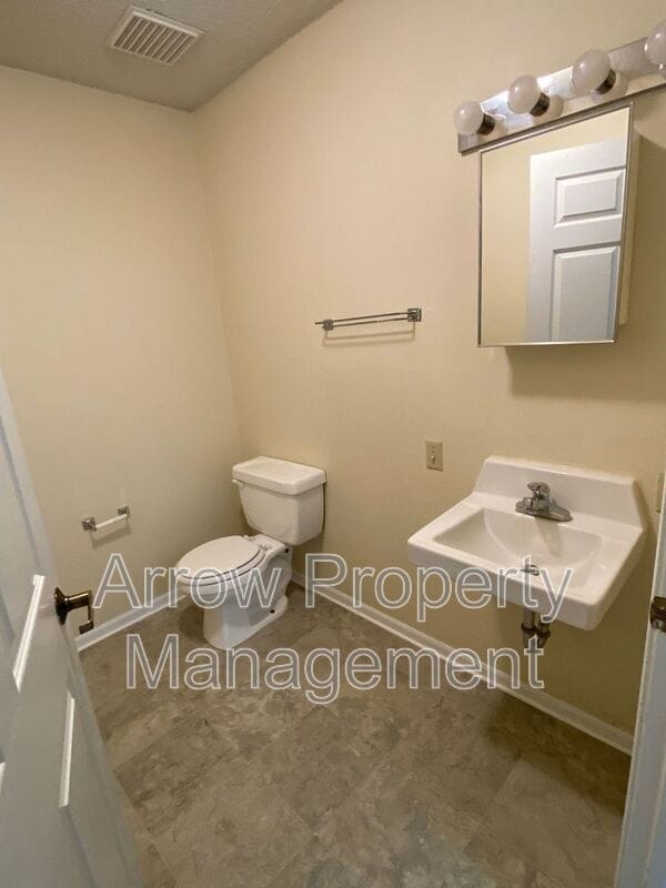 Building Photo - 1015 14th St