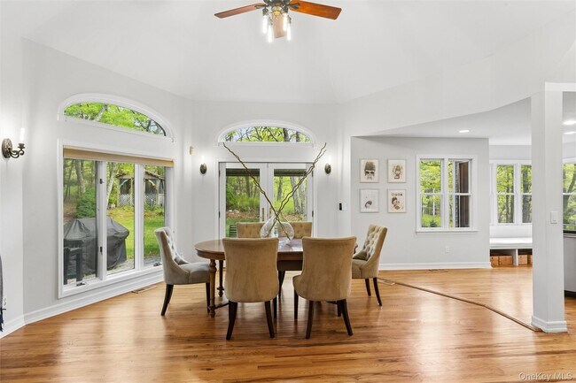 Building Photo - 2 Red Creek Cir