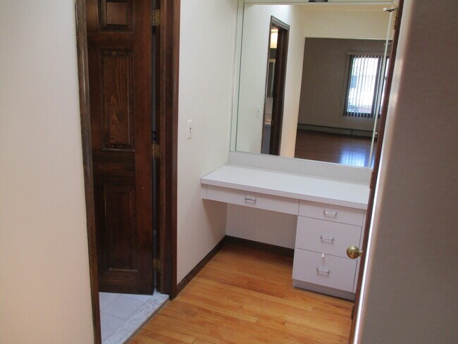 Building Photo - 362 Wilson Ave