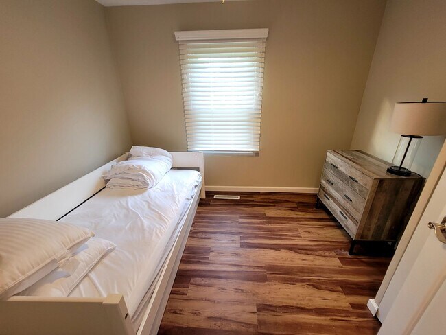 Building Photo - Fully Renovated 3 Bed Home in Southwest Champaign