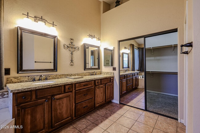 Building Photo - 5930 W Louise Dr