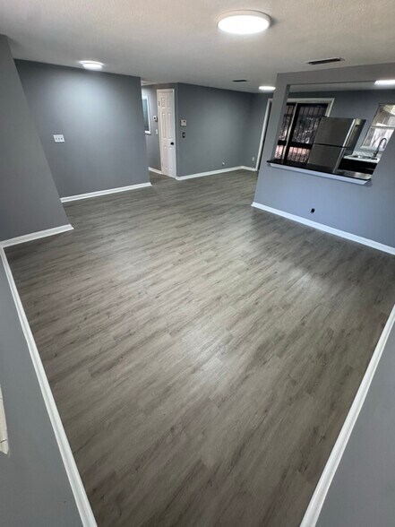 Building Photo - 5253 Kylan Dr N