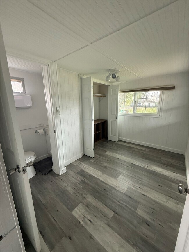 Building Photo - 310 E Jack Ave