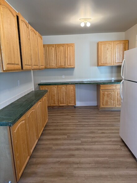 Kitchen with lots of storage - 1624 Mill St