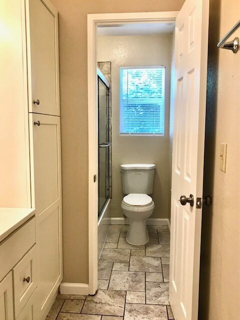 Building Photo - 3 bed 1.5 bath Townhouse in Richmond - AVA...
