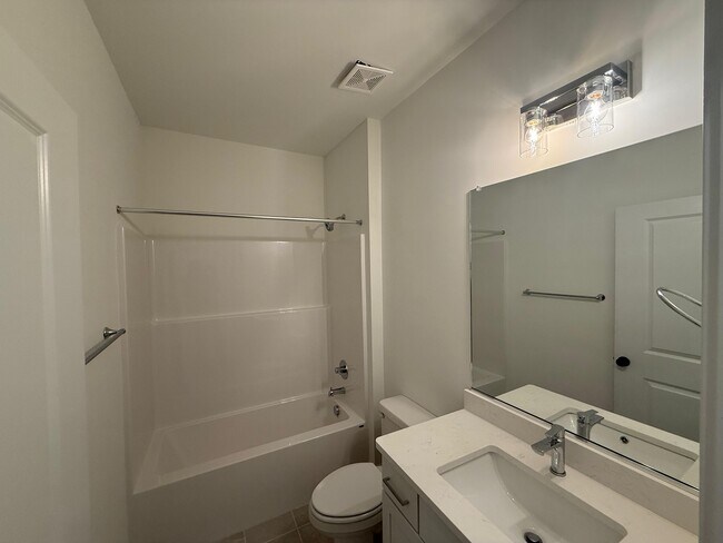 Building Photo - 15384 Oasis Sun Aly