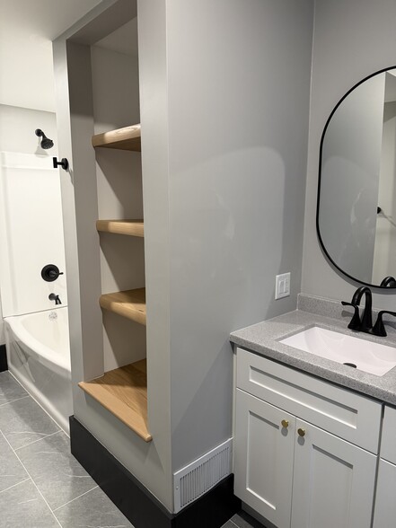 Building Photo - 517 Livingston