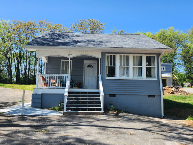 Building Photo - 137 Oakdale St