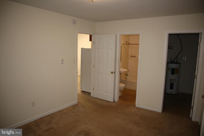 Building Photo - 528 Winder St